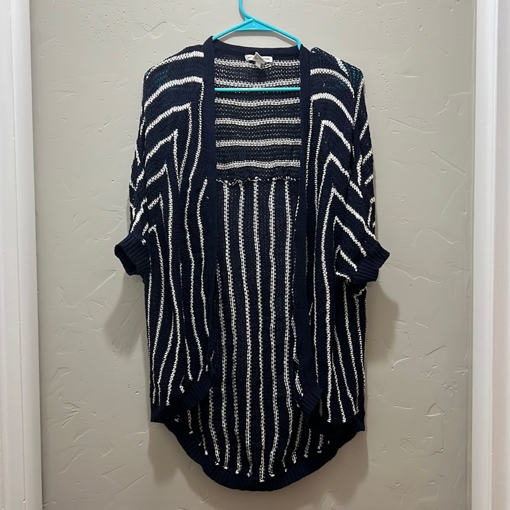 American Eagle Short Sleeve Navy and White Crochet Slub Cardigan
